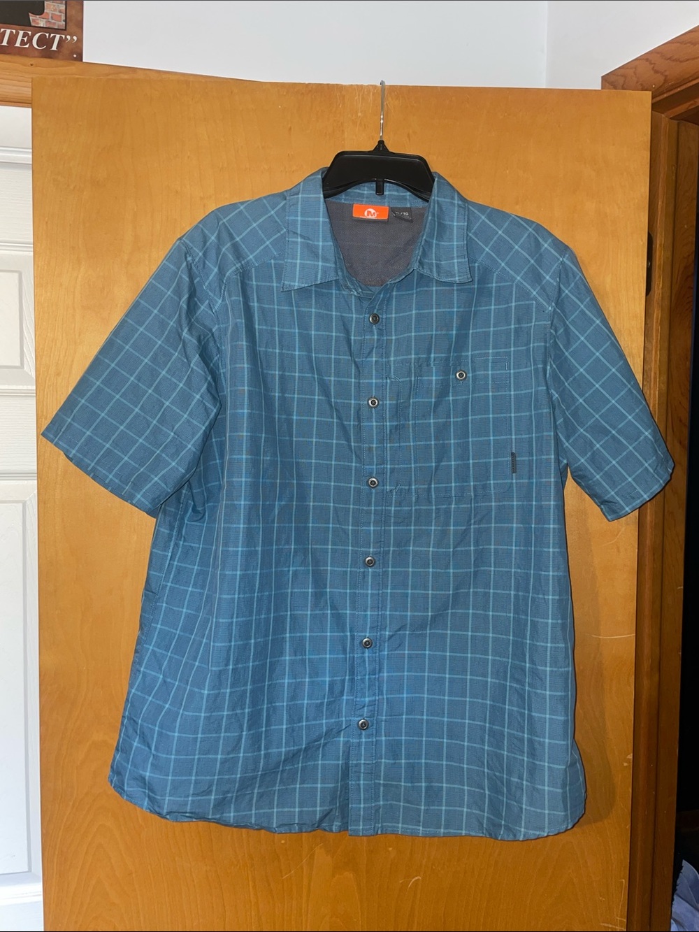 Merrell short sleeve button down shirt size XL